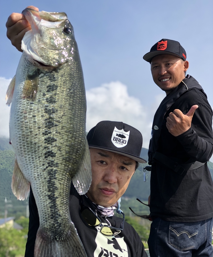 ボートハウスRUSH人気バスフィッシングガイドとのタッグで釣り対決