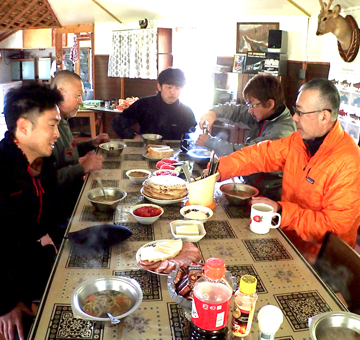 コッピ川畔ロッジの朝食