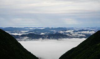 木曽川水系、林道より雲海を望む