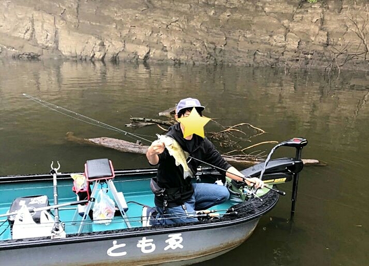 秋の三島湖で虫ルアーの釣り