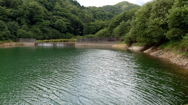 琴川ダムの堰堤