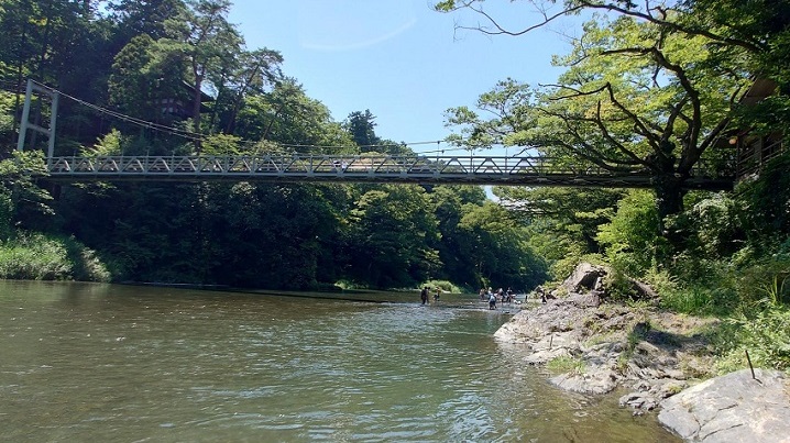 楓橋は、歩行者用のつり橋