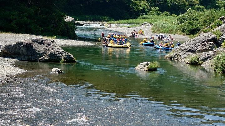 多摩川ラフトで川下り