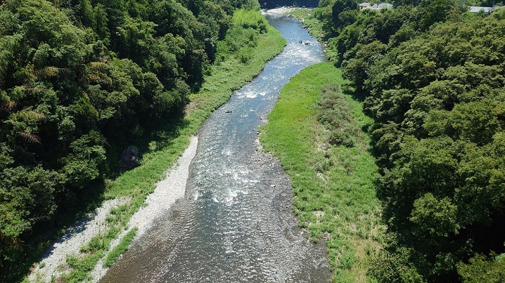 奥多摩橋から、多摩川下流を望む